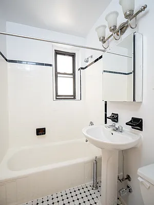 Rented by City Connections Realty | media 6