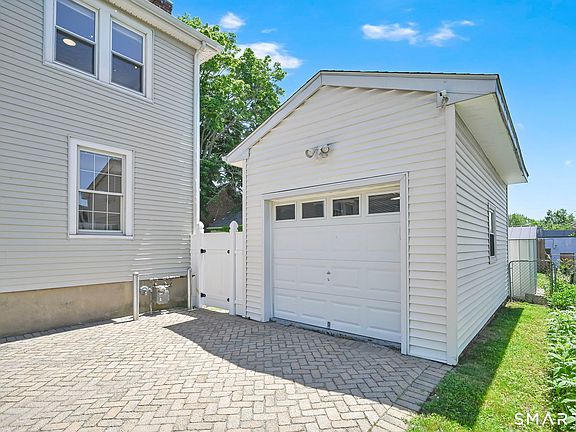 3rd image of 107 Washington Circle