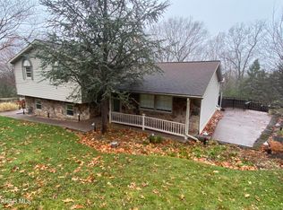 1016 S Carlisle Ln, Altoona, PA 16602