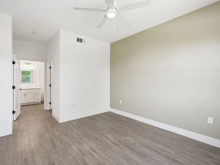 Cierra Apartments — Photo 4