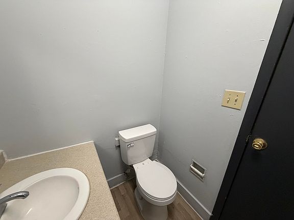 5th image of 811 E Madison St