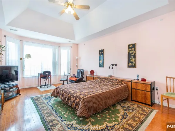 9 Cliff Rd, Little Falls, NJ 07424