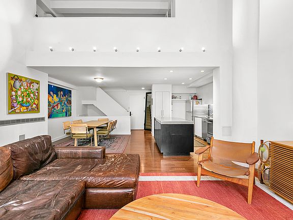3rd image of 251 W 19th St APT 1B