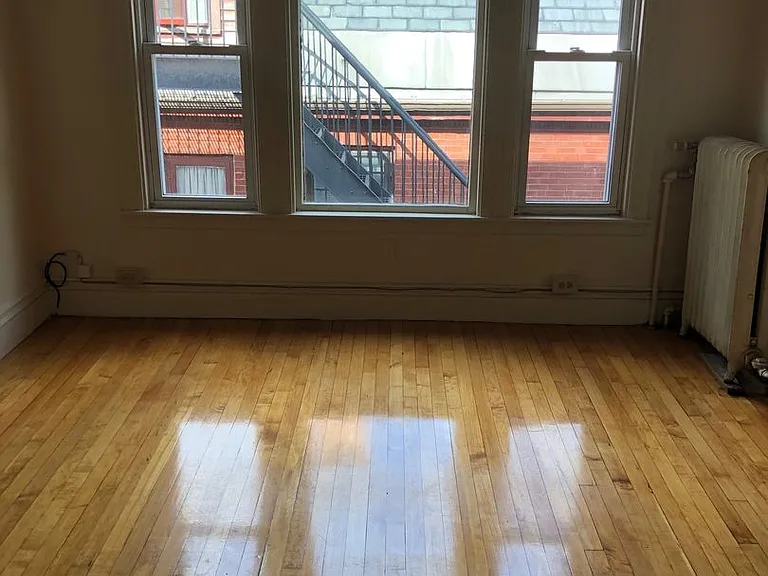 493-497 Cumberland Ave — Photo 2