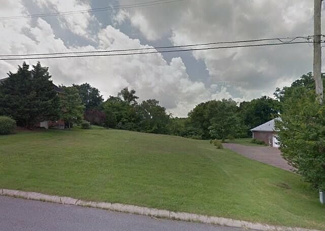 1st image of 400 Woodlands Dr