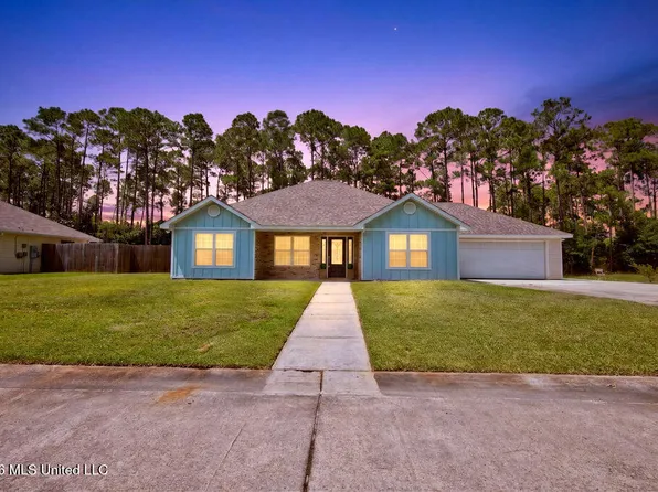 817 Kyle Cir, Waveland, MS 39576