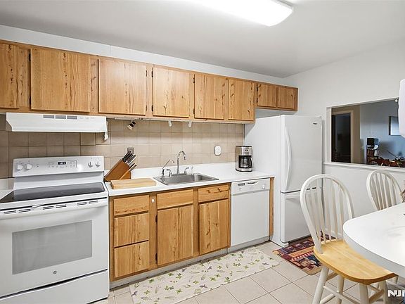 4th image of 10 Orchard St APT 1F