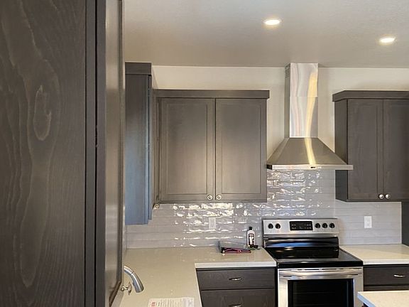 3rd image of 246 Silver Bend Way
