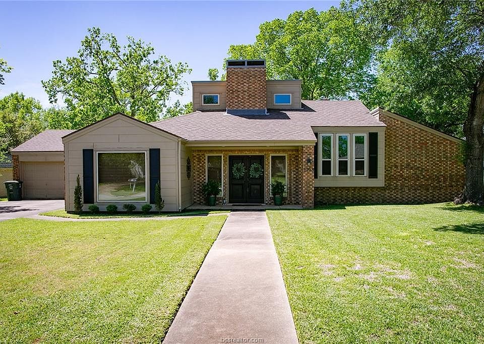 1st image of 2703 Arbor Dr