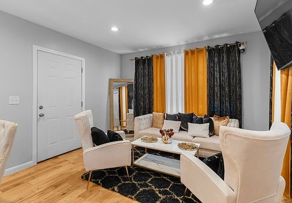 5th image of 603 Charles St