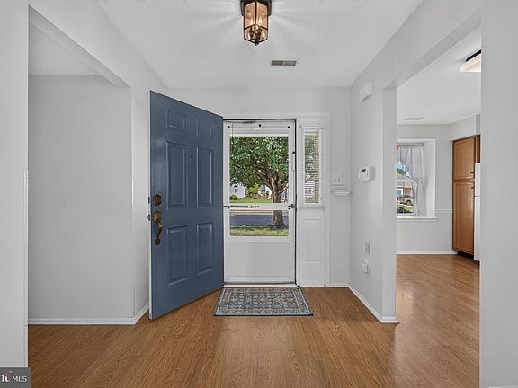 3rd image of 680 Cascade Dr S