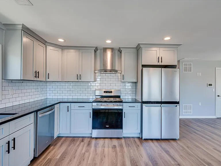 4 Wilcox Ave #B — Photo 11