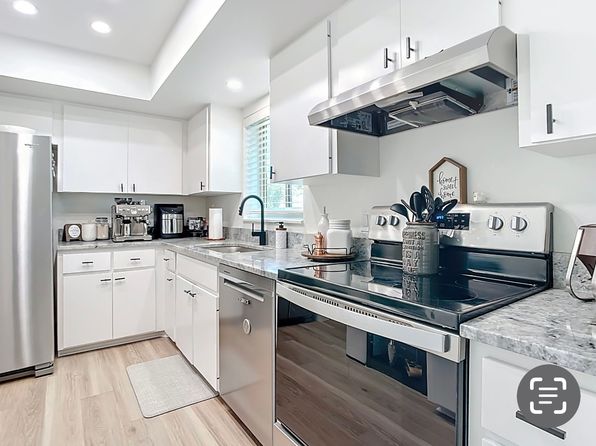 516 Parkdale Mews