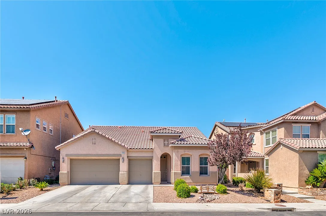 4 bed, 2.0 bath, 2153 sqft, $2,300 — Photo 1