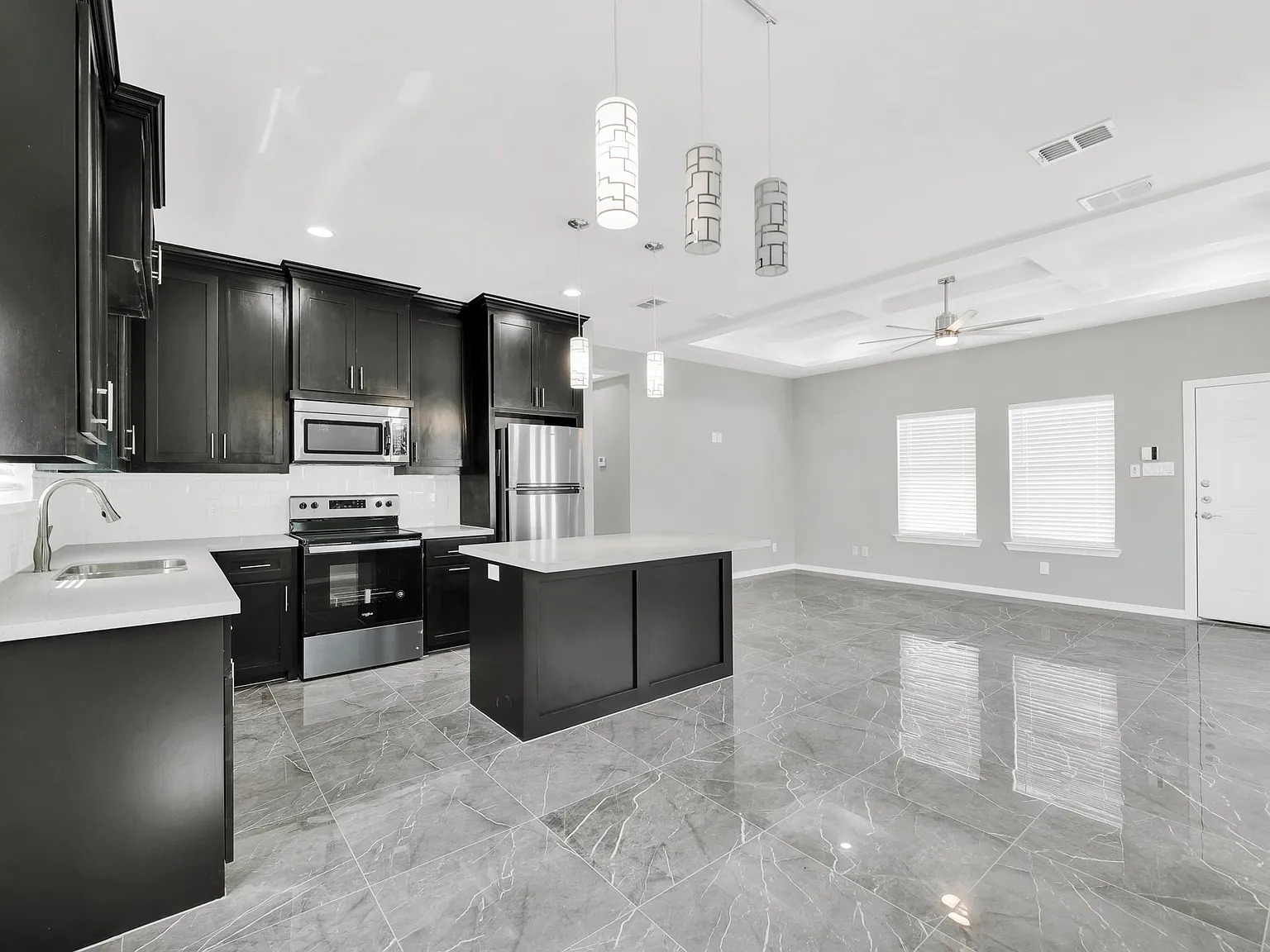 2 bed, 1040 sqft, $1,350 — Photo 4