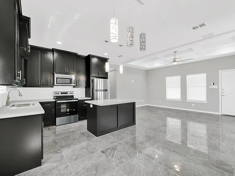 4725 Magnolia Ave #2 — Photo 4