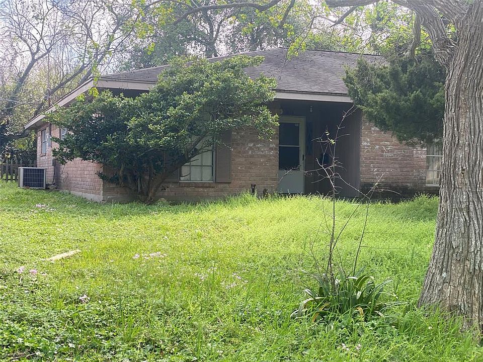 1st image of 921 Mainland Dr