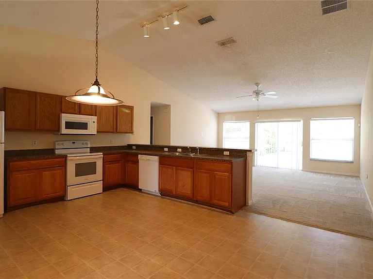 1386 Fallwood Dr — Photo 4
