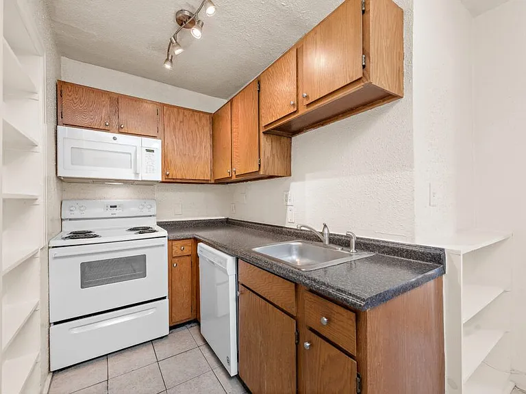 3606 Baltimore Ave — Photo 6