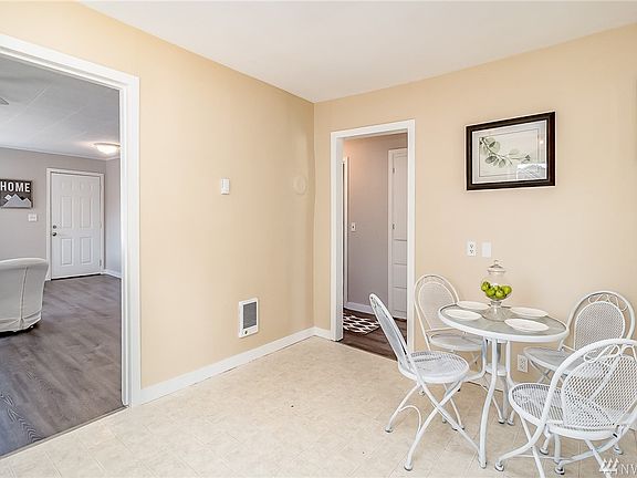 5th image of 902 Beach Ave