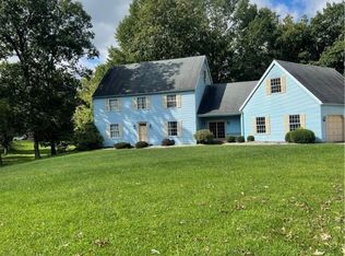 601 Windsor Dr, Mineral Wells, WV
