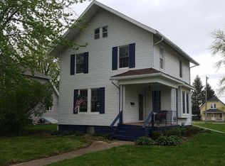 910 Isett Ave, Wapello, IA 52653