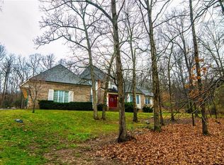 1933 E Manor Dr, Fayetteville, AR 72701