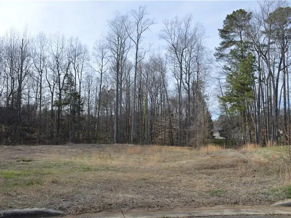 114 Camelot Dr, Elon, NC 27244