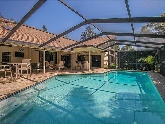 2nd image of 3748 Woodridge Pl