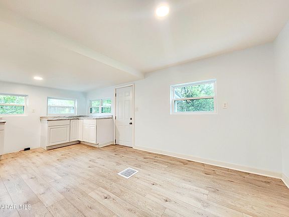 4th image of 619 Christian St