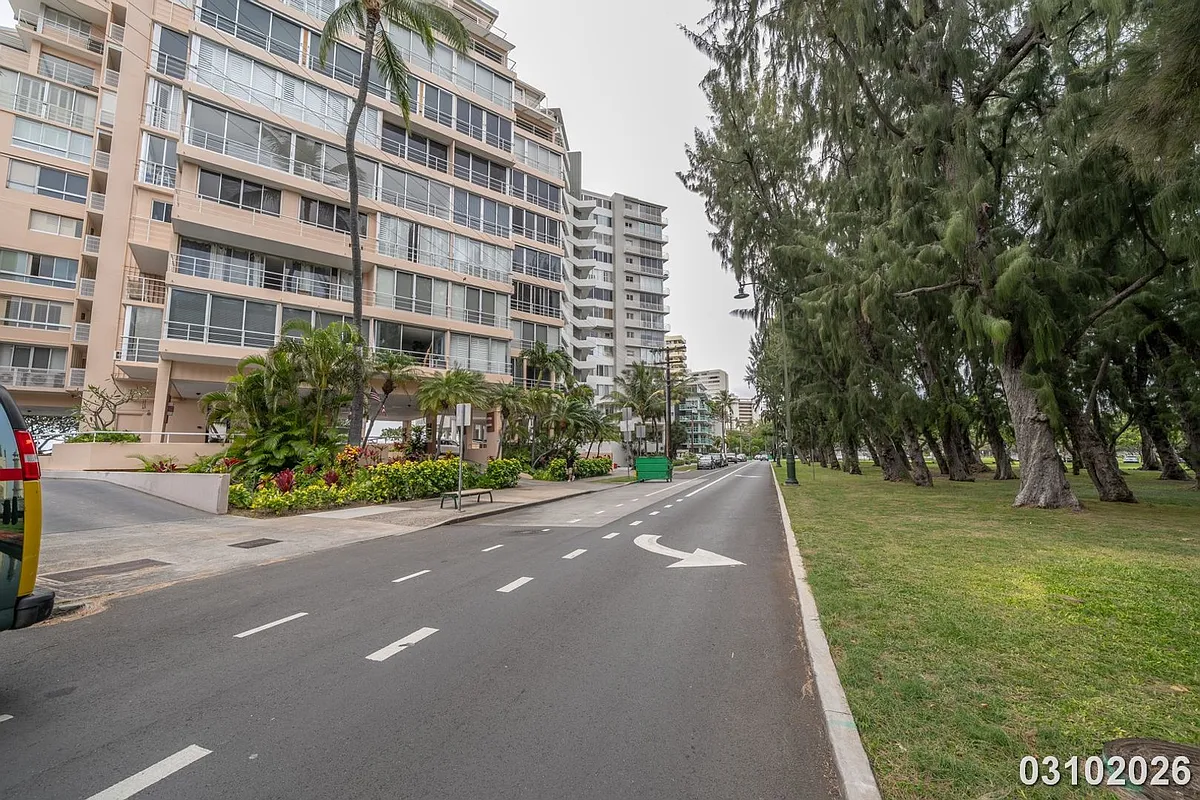 Building Photo - 2979 Kalakaua Ave #204