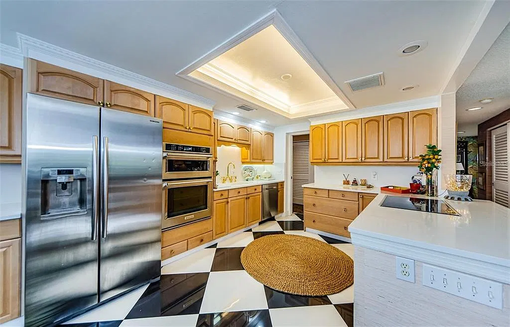 3 bed, 2.0 bath, 2050 sqft, $5,000 — Photo 4