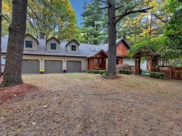 4474 Five Lakes Rd, North Branch, MI 48461