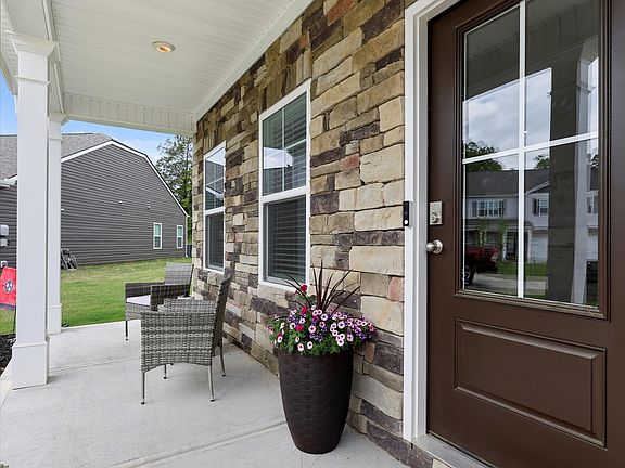 4th image of 7461 Madelia Ct