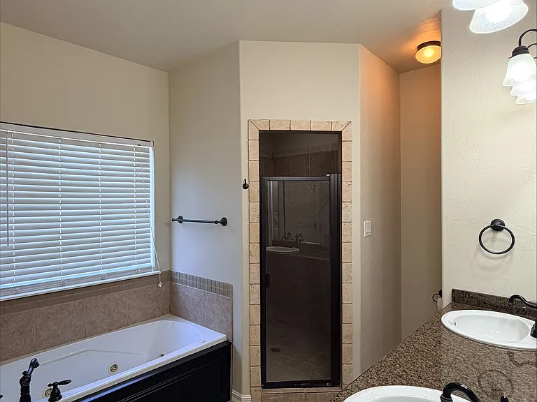 5702 NW Valor Ave — Photo 11