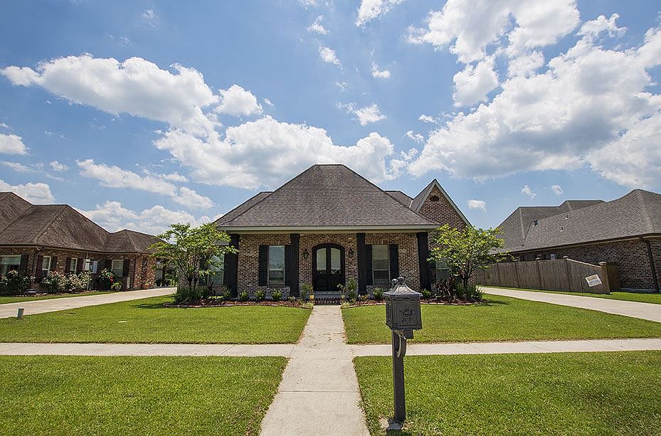 1st image of 208 Port Royal Way