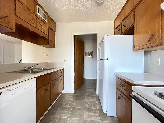 5th image of 3609 Hereford Ln APT 3