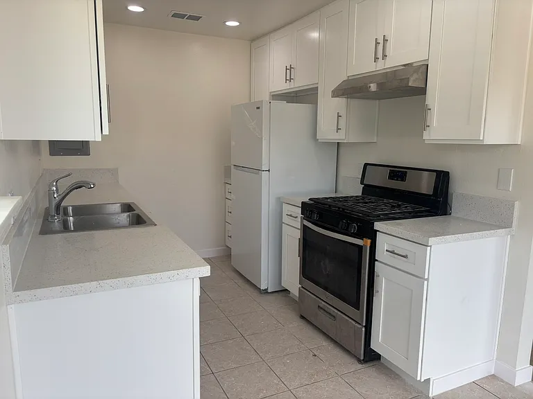 1844 Camino Viejo #C — Photo 4