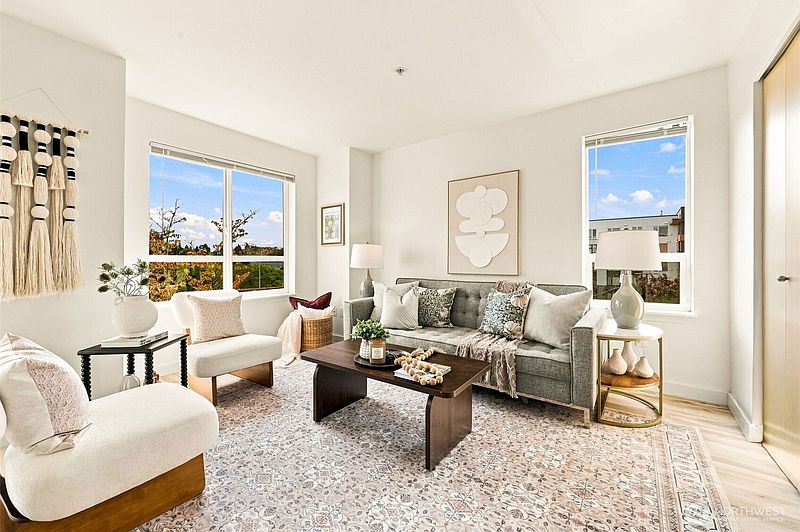 5th image of 424 N 85th Street #308