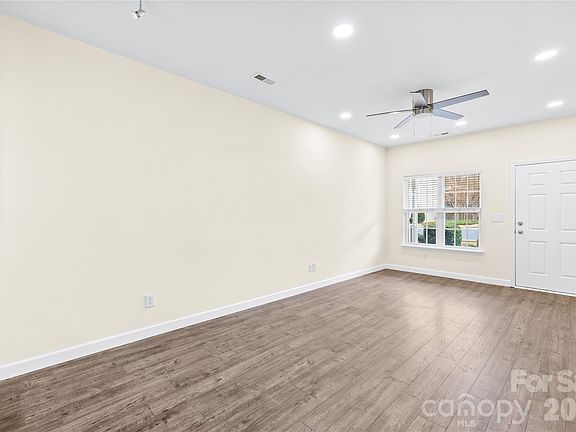 5th image of 15558 Stronvar House Ln