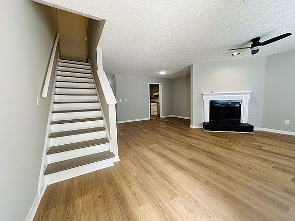 4th image of 1016 Kennesborough Rd NW