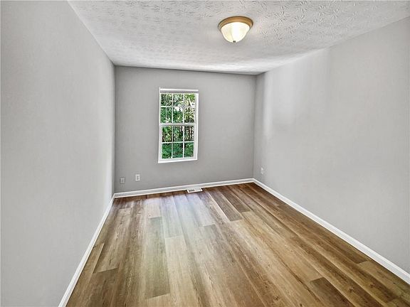3rd image of 5823 Strathmoor Manor Cir #A