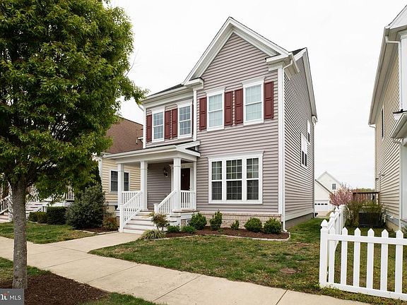 Only one block from the pool, library, and more!