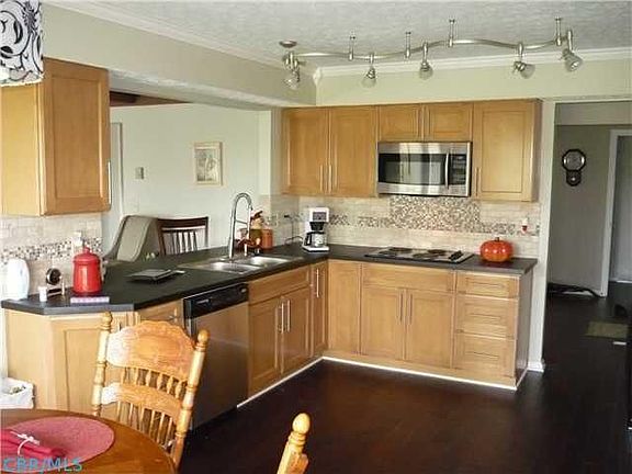3rd image of 6522 Sherry Ln