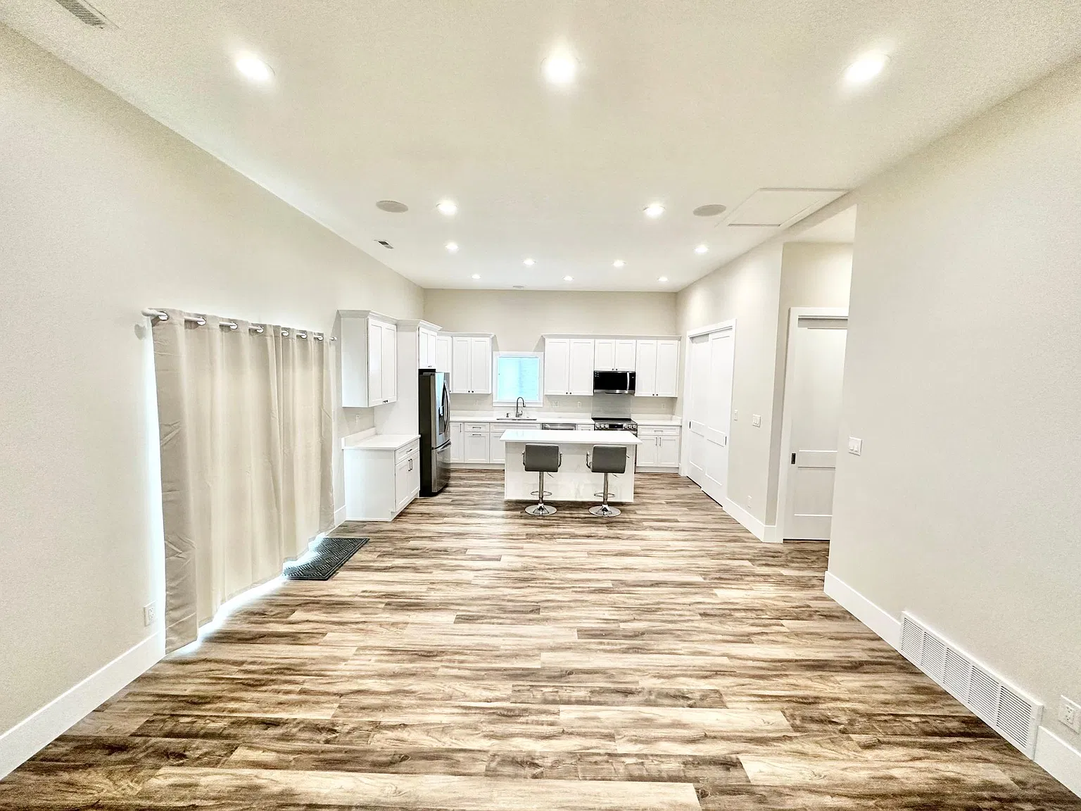 8730 S 1645 E — Photo 3