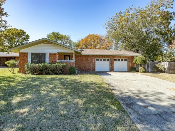 1104 Coffield St, Bowie, TX 76230