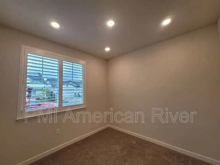5033 Rialto Dr — Photo 7