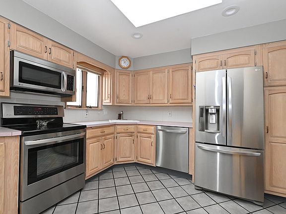 4th image of 217 N Elm St
