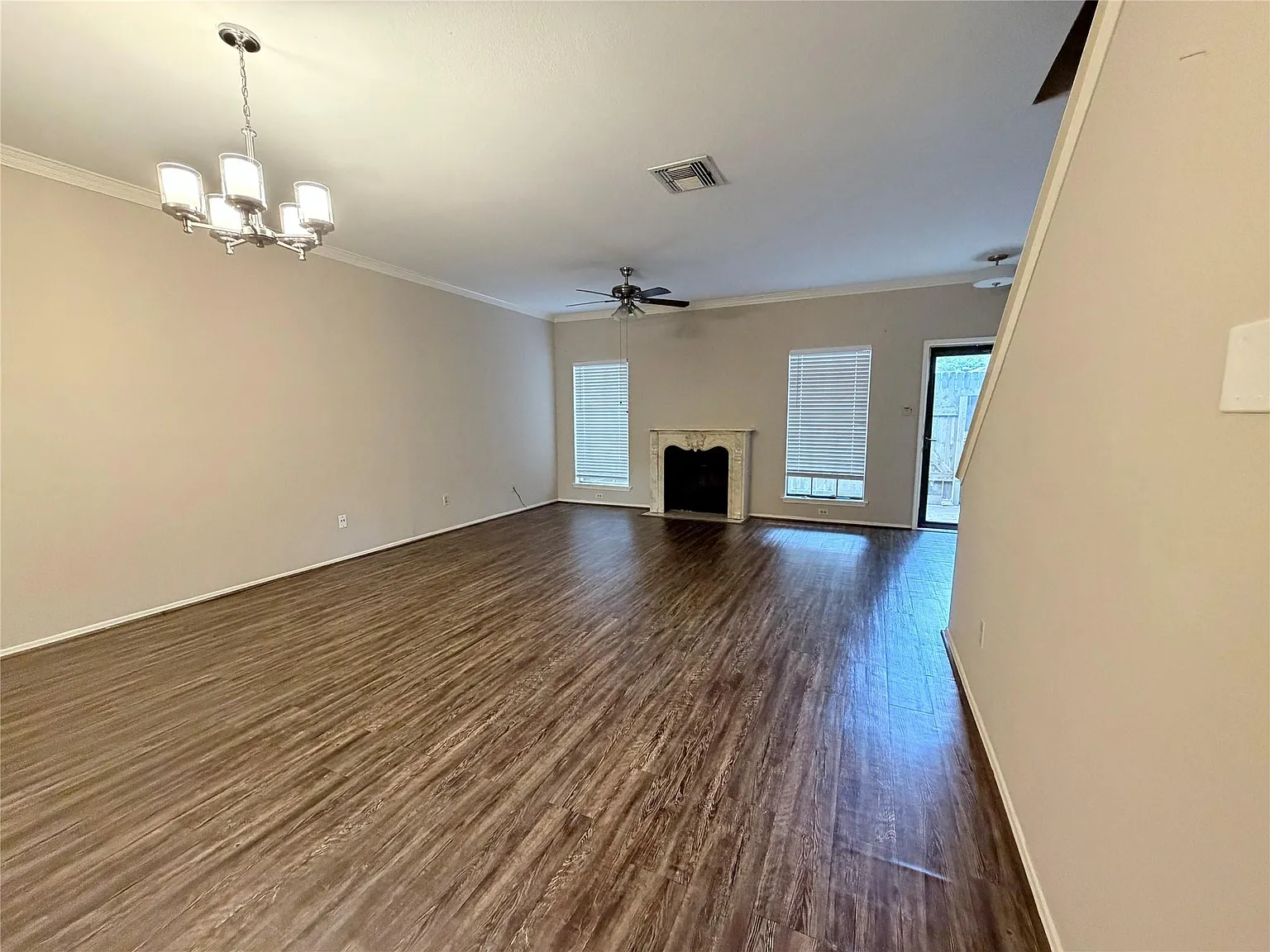 2 bed, 2.5 bath, 1640 sqft, $1,600 — Photo 4