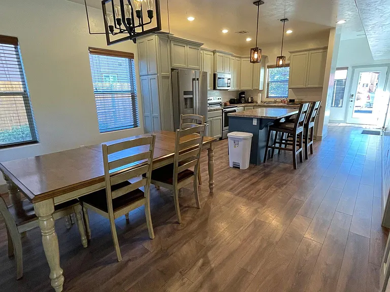 1110 E Bonita St — Photo 2